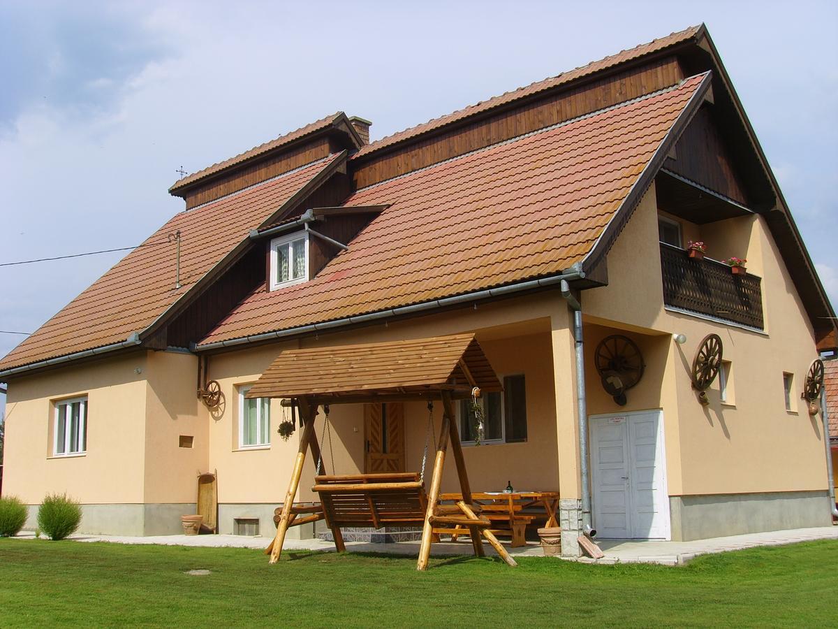 Bed and Breakfast Gyongyvirag Panzio à Turia Extérieur photo
